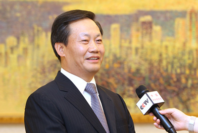 访彭清华：不断深化两地交流合作 实现香港与祖国共同发展